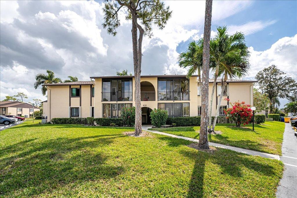 Photo of 432 Pine Glen Lane #D1, Greenacres, FL 33463 (MLS # R11081124)