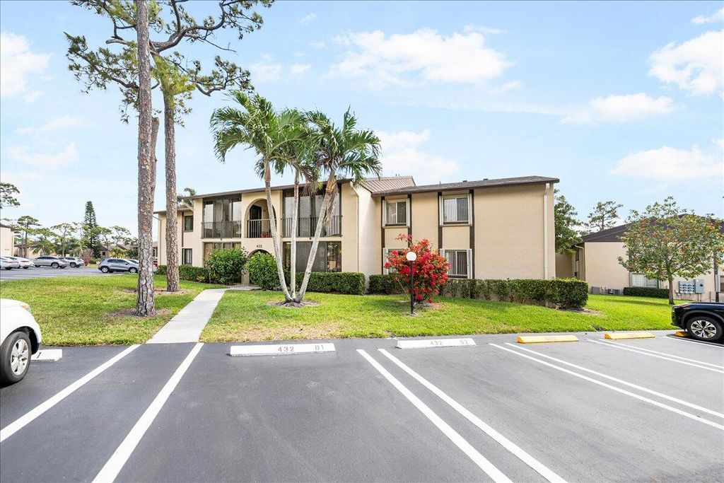 Photo of 432 Pine Glen Lane #D1, Greenacres, FL 33463 (MLS # R11081124)