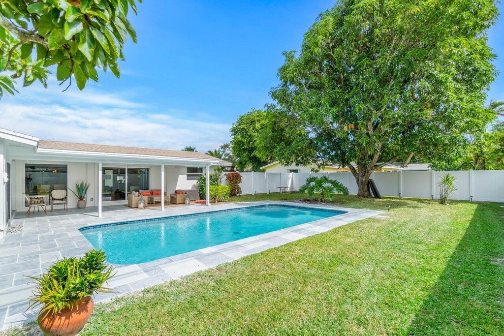 Photo of 4586 Ellwood Drive, Delray Beach, FL 33445 (MLS # B26011417)