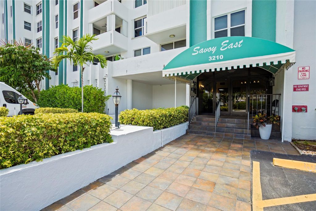 Photo of 3210 SE 10th Street #9F, Pompano Beach, FL 33062 (MLS # F10519593)