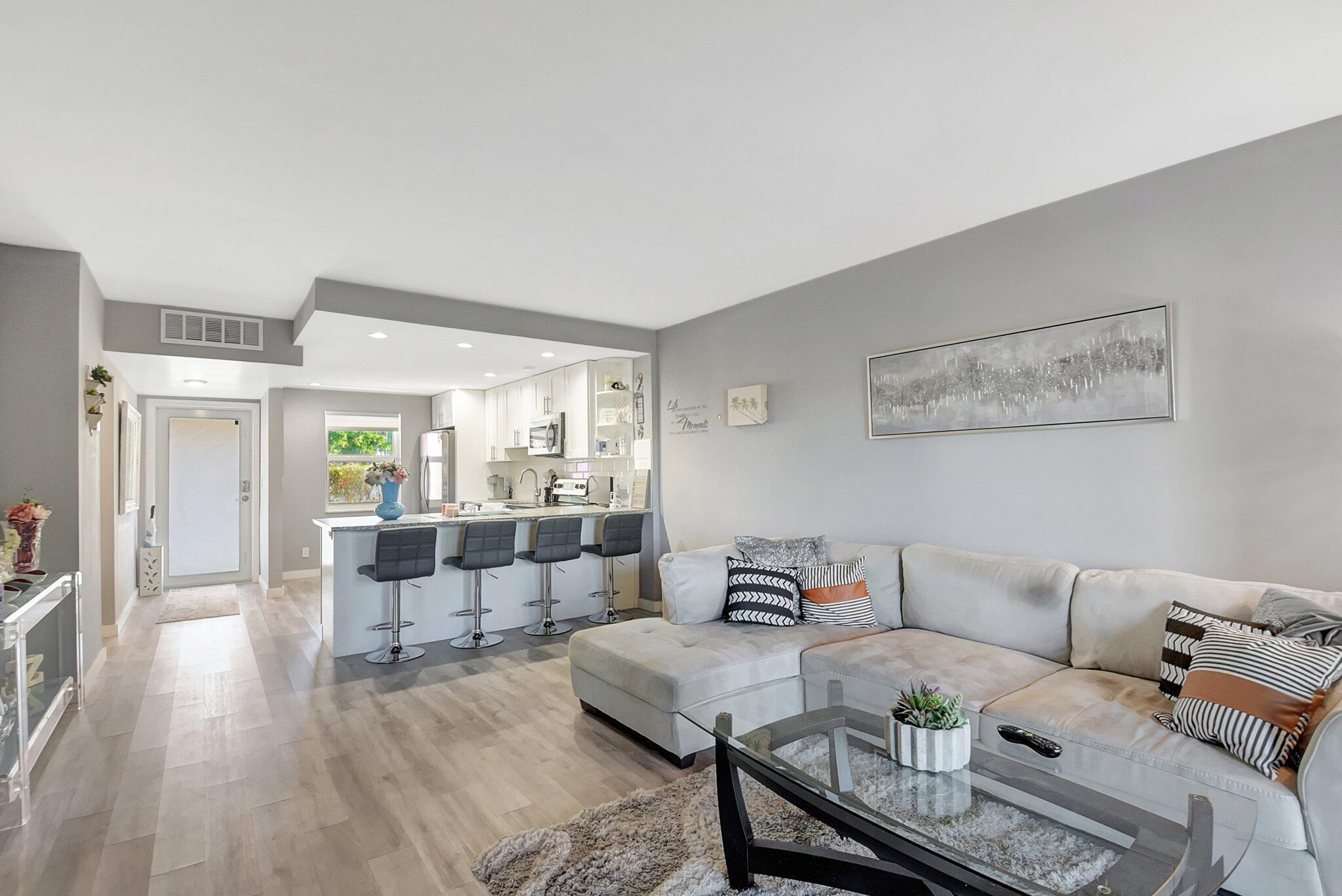 14721 Bonaire Boulevard 109, Delray Beach, FL, 33446/$148,000 4 14721 Bonaire Boulevard 109