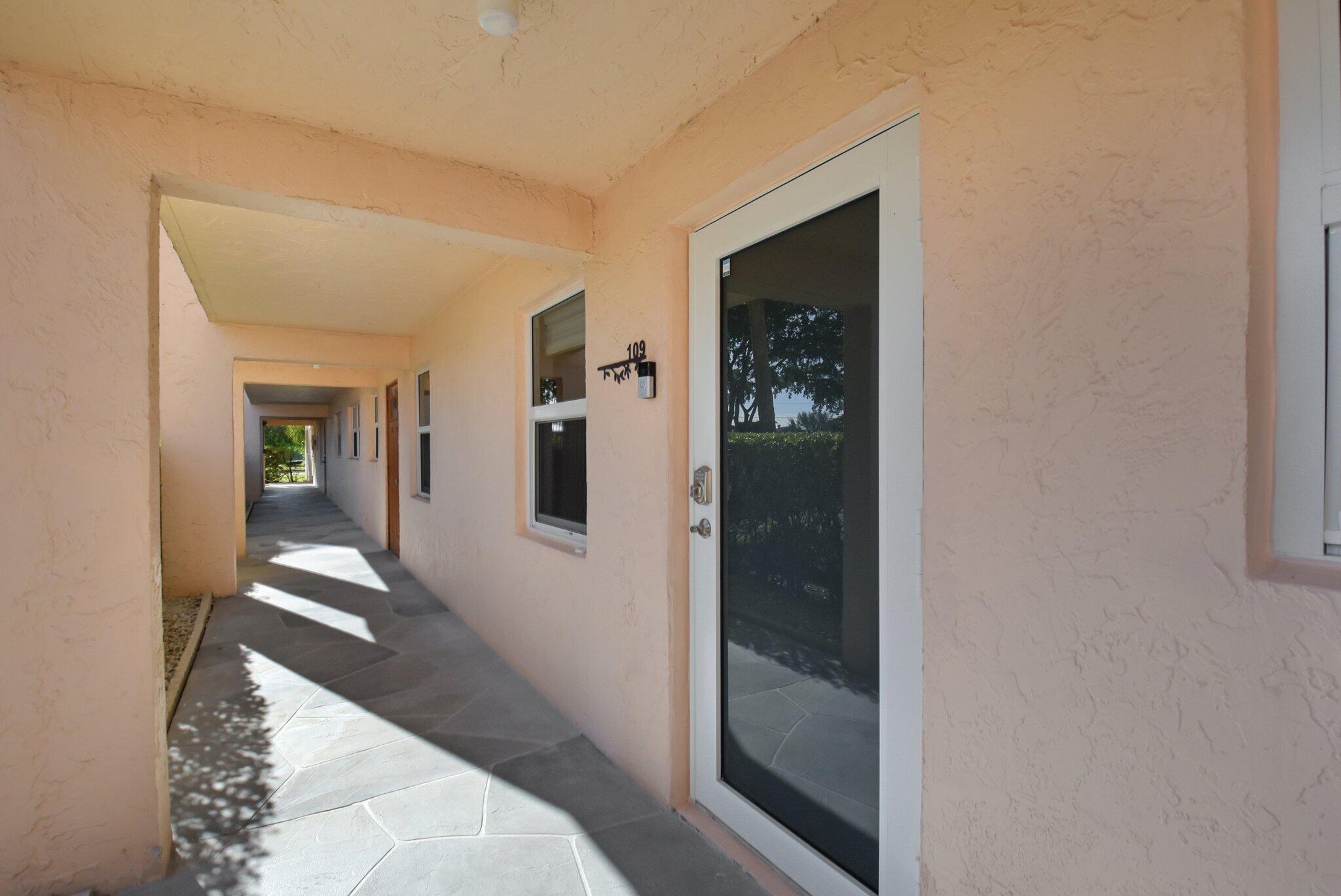 14721 Bonaire Boulevard 109, Delray Beach, FL, 33446/$148,000 2 14721 Bonaire Boulevard 109
