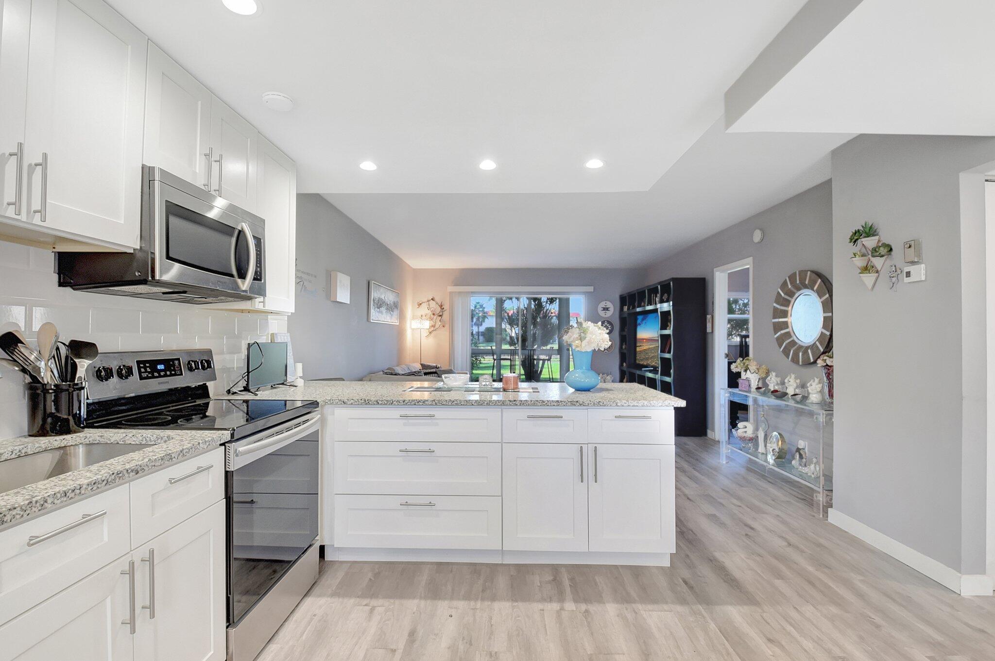 14721 Bonaire Boulevard 109, Delray Beach, FL, 33446/$148,000 3 14721 Bonaire Boulevard 109