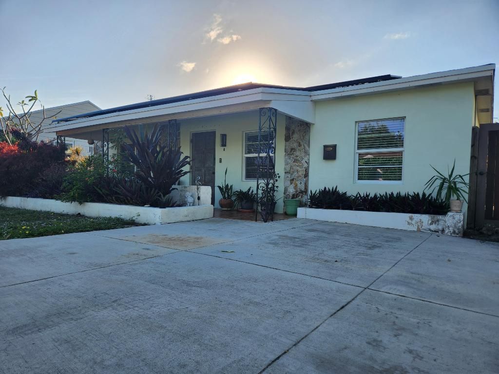 Photo of 1219 N M Street, Lake Worth Beach, FL 33460 (MLS # R11156576)