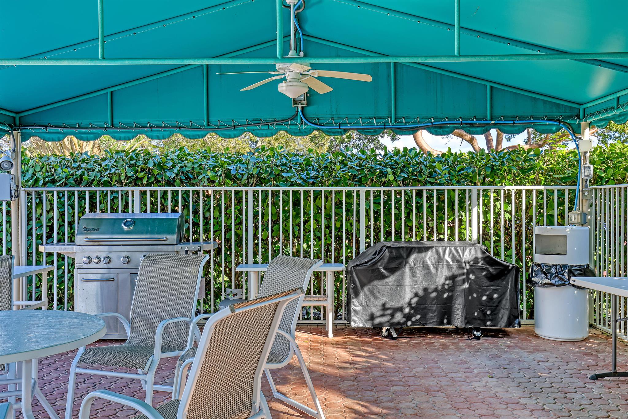 PALM SHORES - Residential