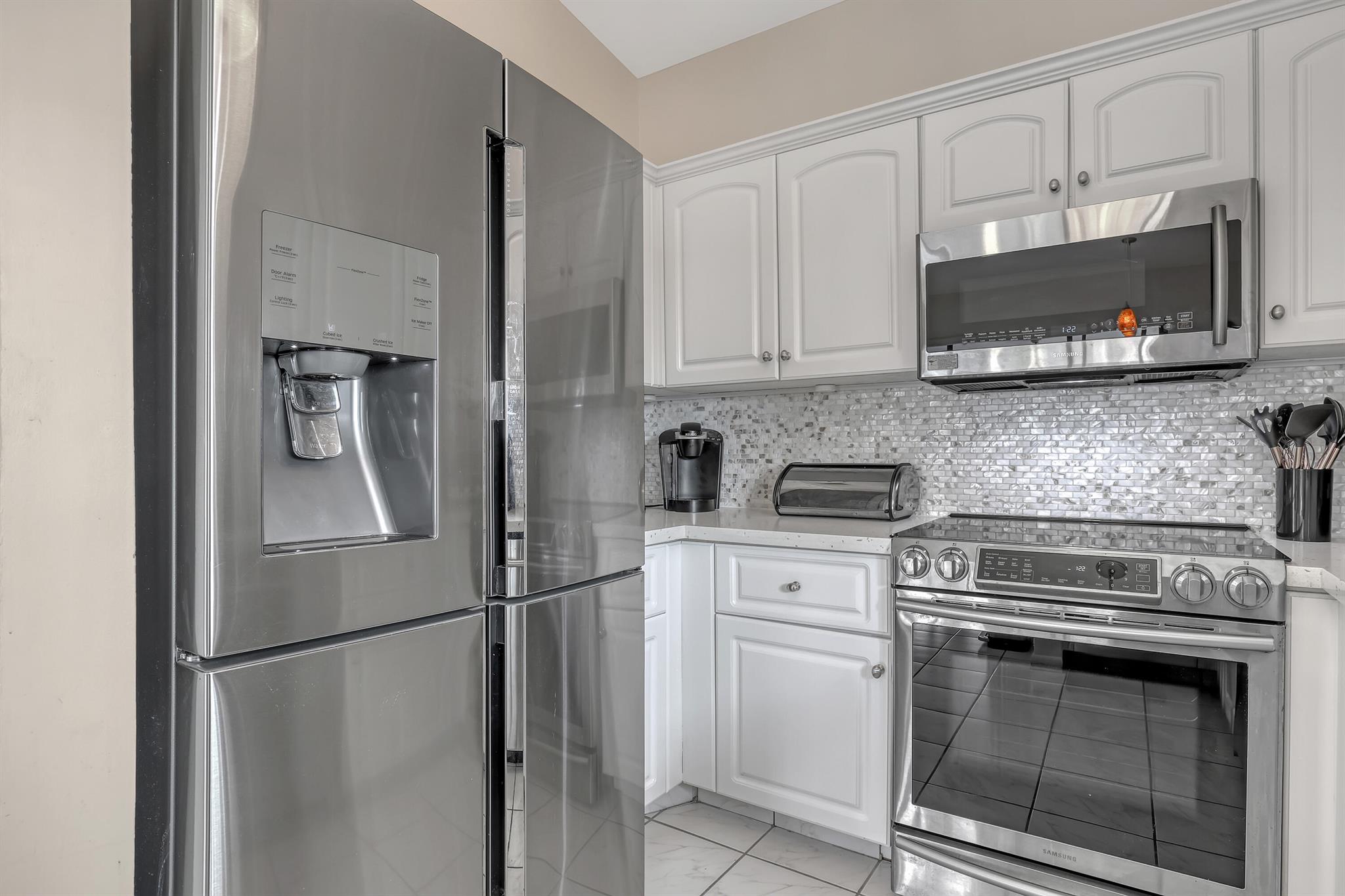 PALM SHORES - Residential