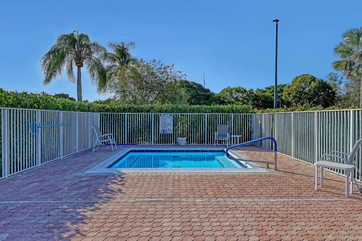 PALM SHORES - Residential