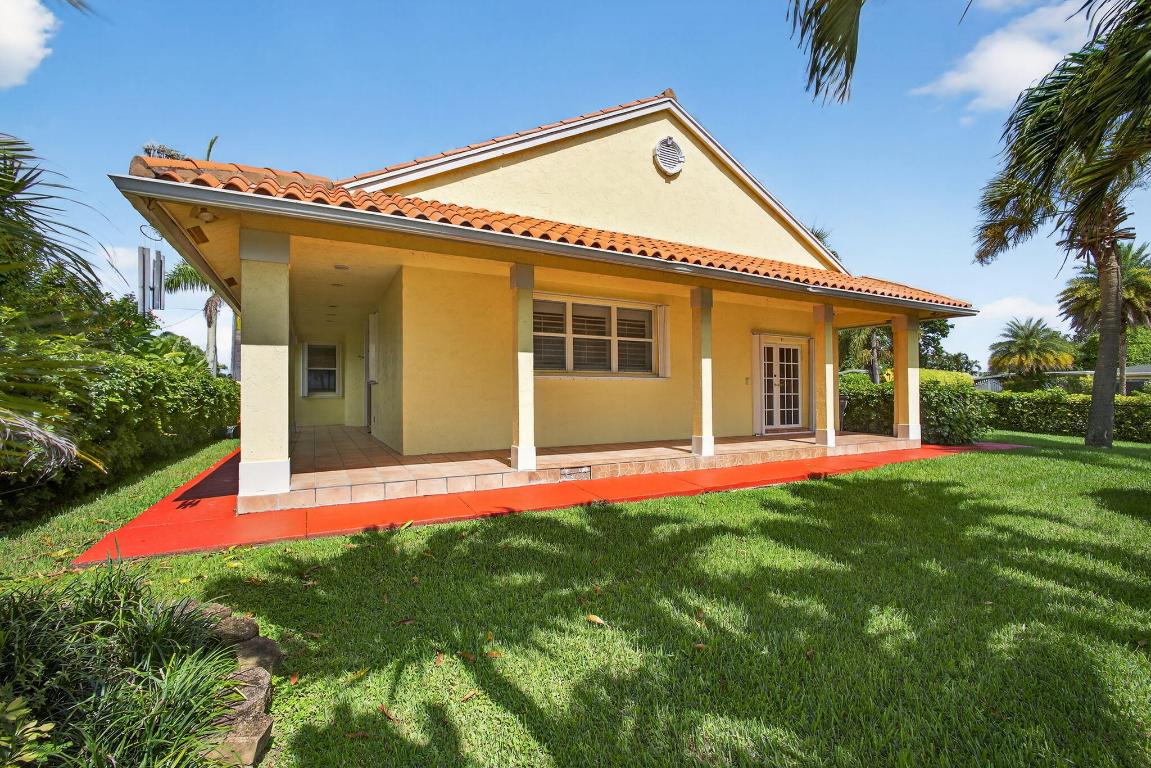 LAWN LAKE - Residential