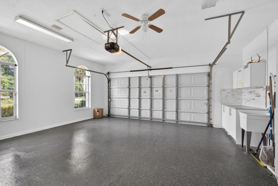 LAWN LAKE - Residential