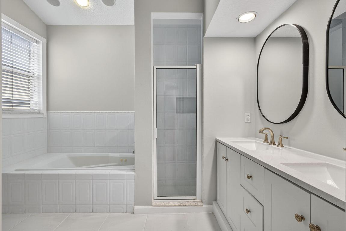 LAWN LAKE - Residential