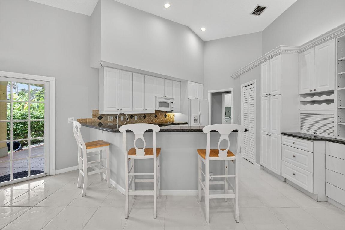 LAWN LAKE - Residential