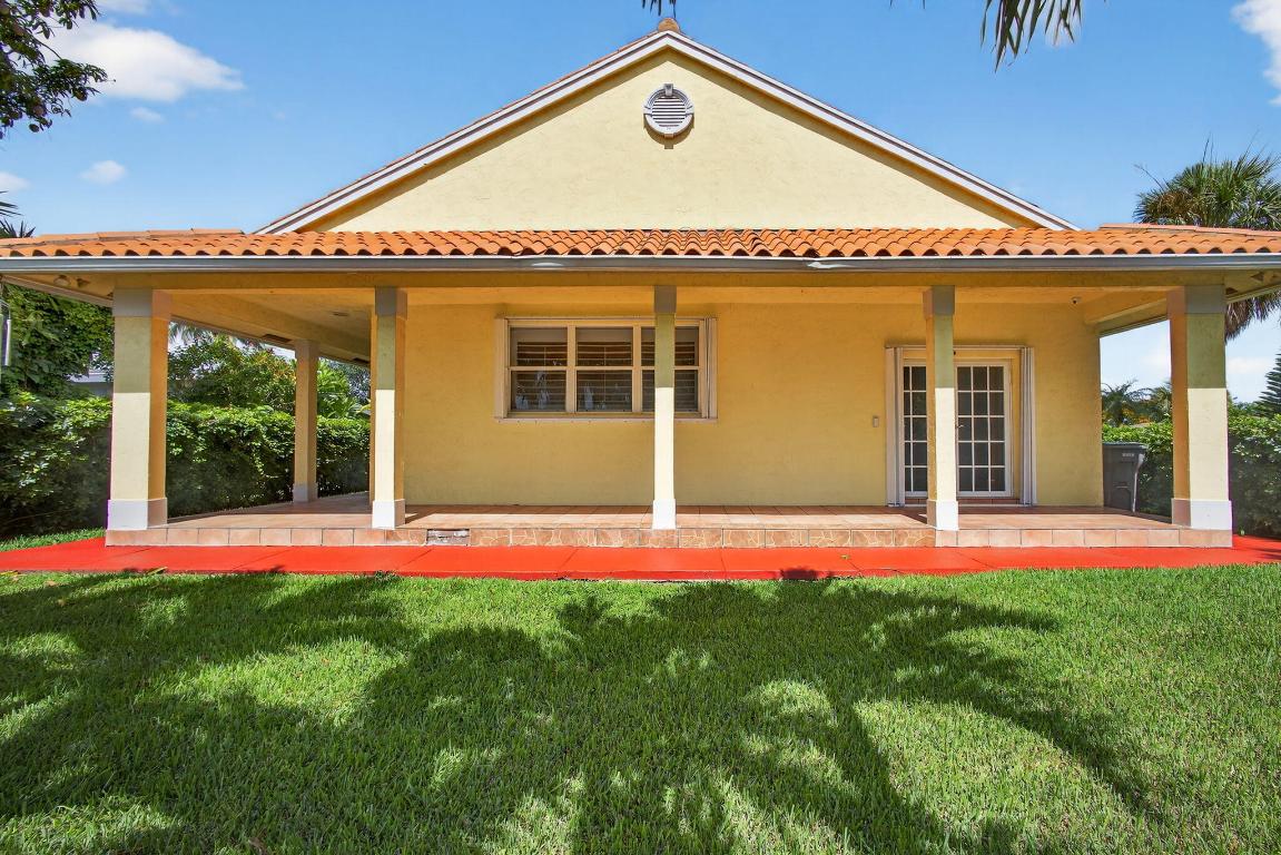 LAWN LAKE - Residential