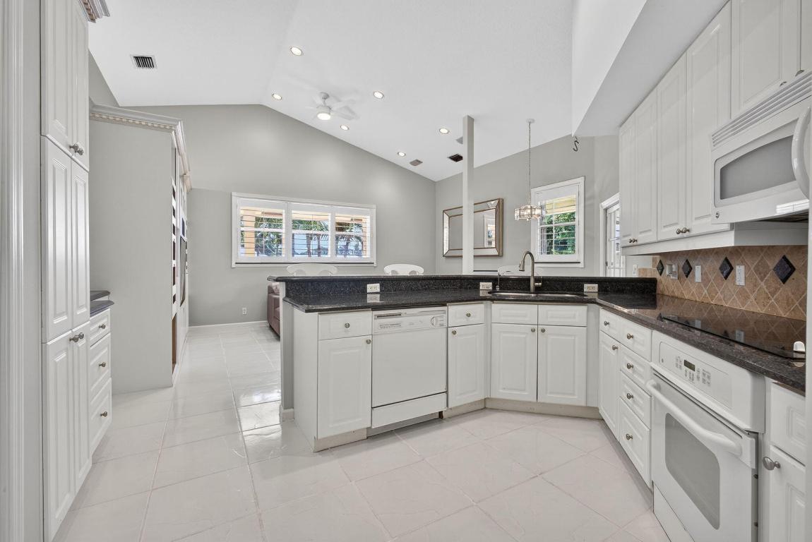 LAWN LAKE - Residential