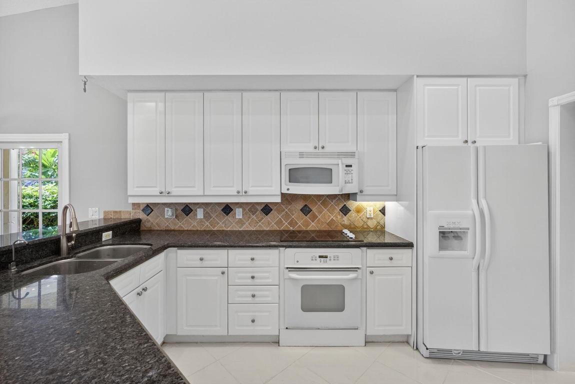 LAWN LAKE - Residential