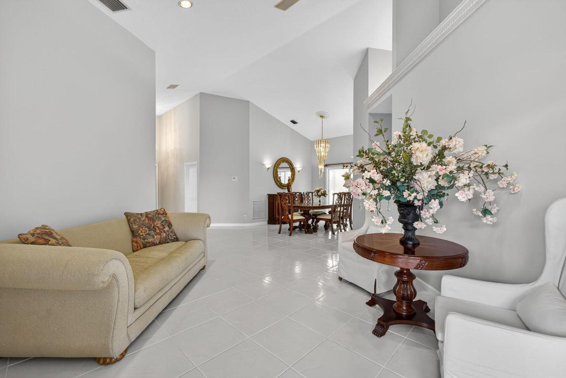 LAWN LAKE - Residential