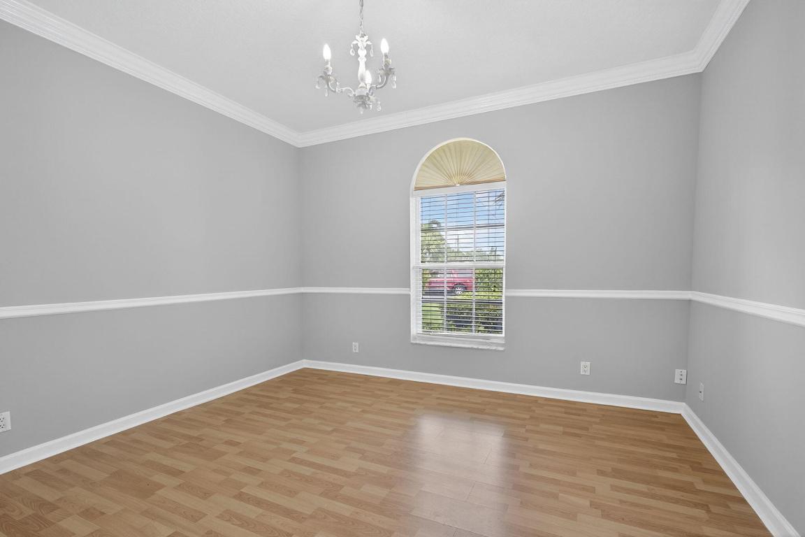 LAWN LAKE - Residential