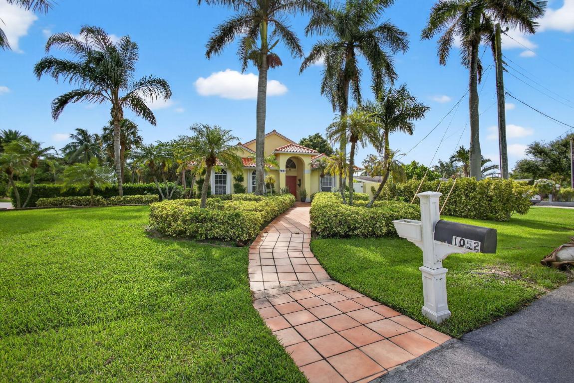 LAWN LAKE - Residential