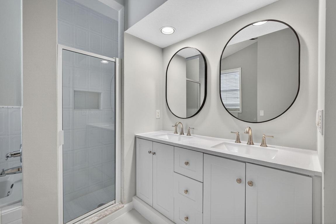 LAWN LAKE - Residential