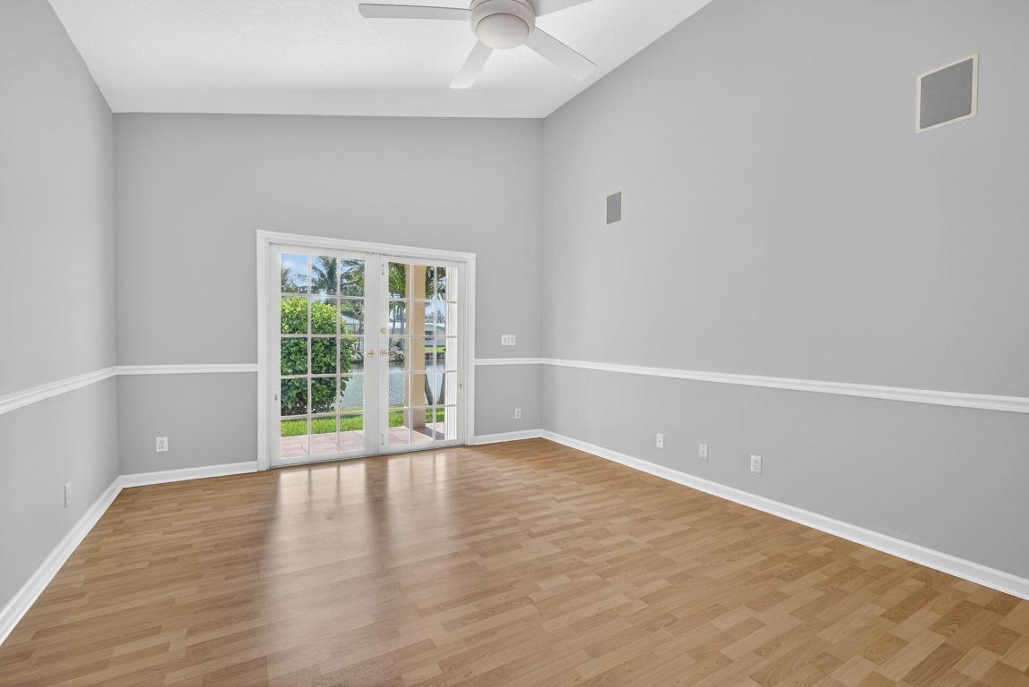 LAWN LAKE - Residential