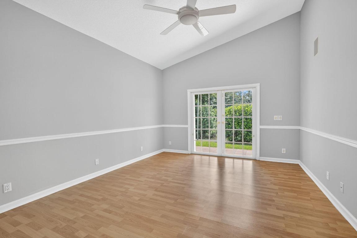 LAWN LAKE - Residential