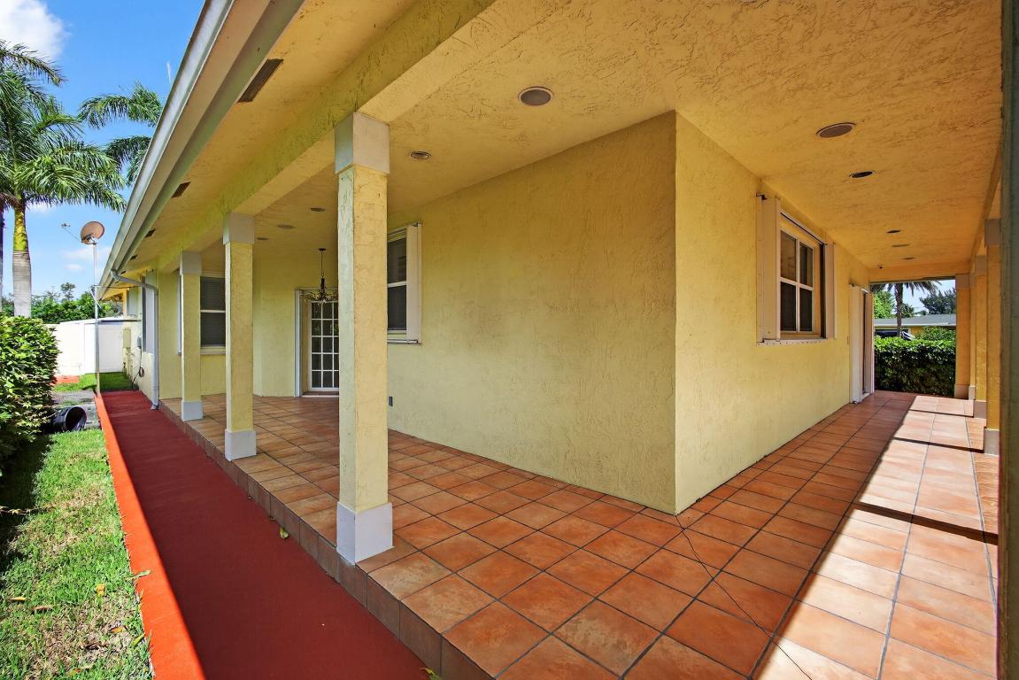 LAWN LAKE - Residential