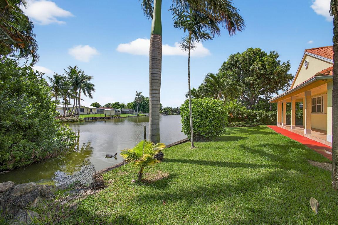 LAWN LAKE - Residential