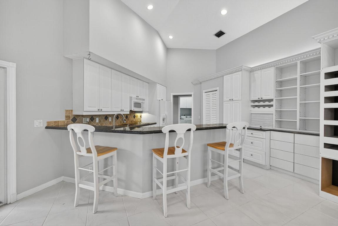 LAWN LAKE - Residential