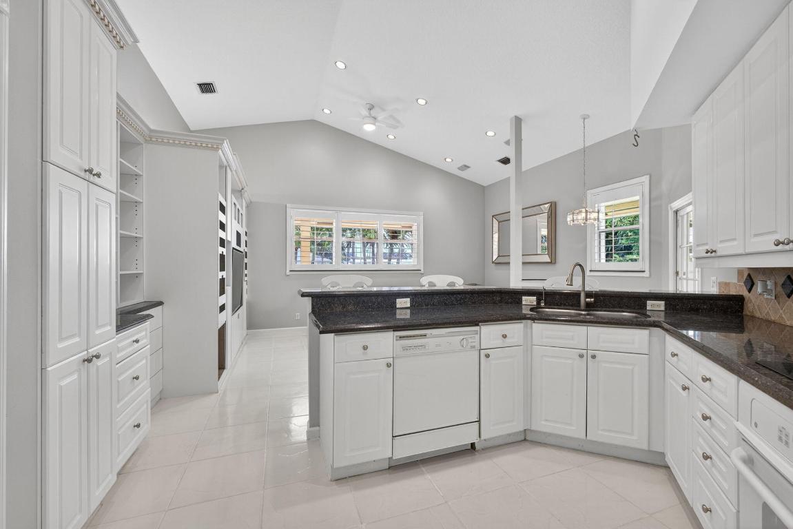 LAWN LAKE - Residential