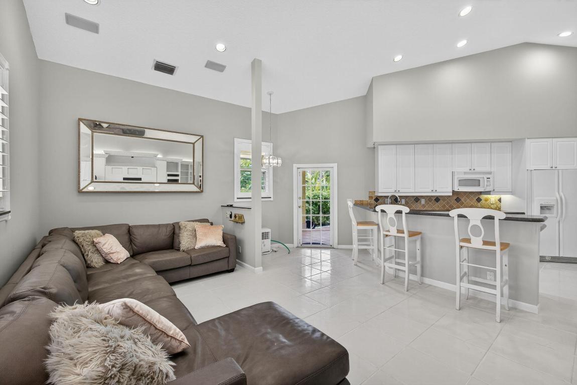 LAWN LAKE - Residential