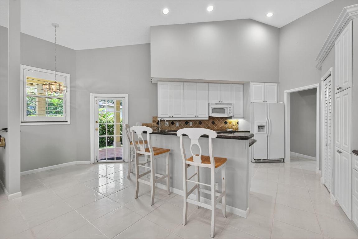 LAWN LAKE - Residential