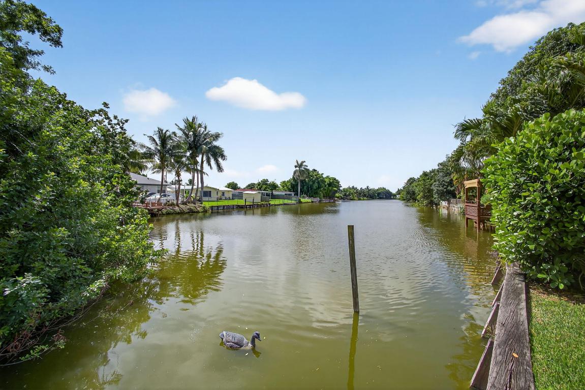 LAWN LAKE - Residential