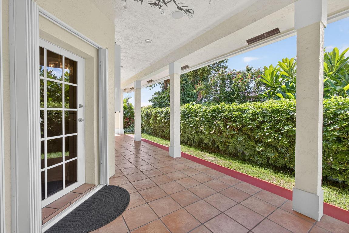 LAWN LAKE - Residential