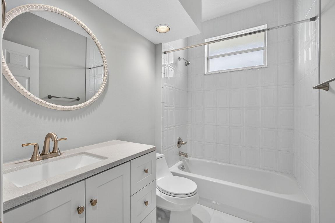 LAWN LAKE - Residential