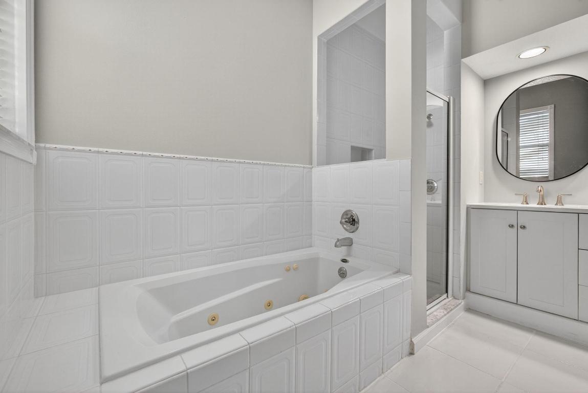 LAWN LAKE - Residential