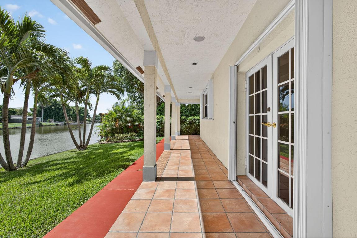 LAWN LAKE - Residential