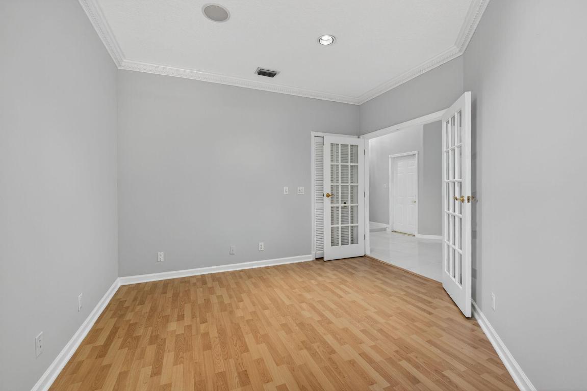 LAWN LAKE - Residential