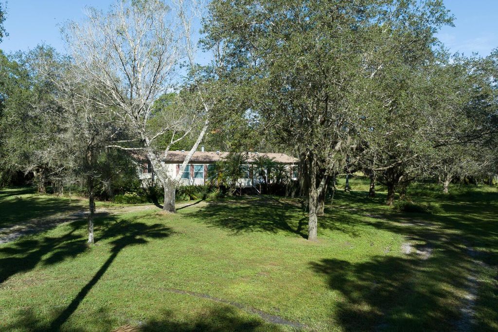 Photo of 18485 N 131st Trail N, Jupiter, FL 33478 (MLS # R10935289)