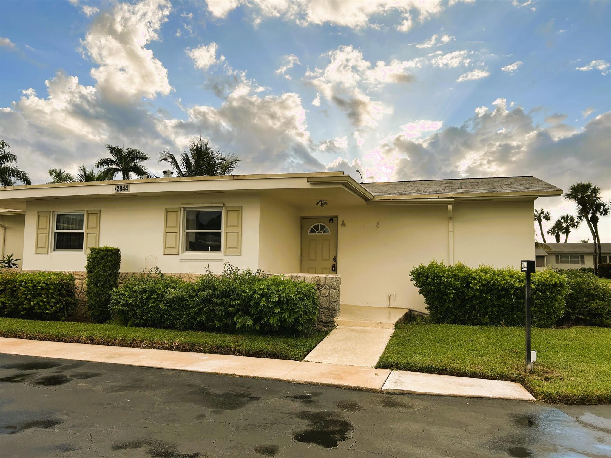 CRESTHAVEN VILLAS 14 CONDO - Residential