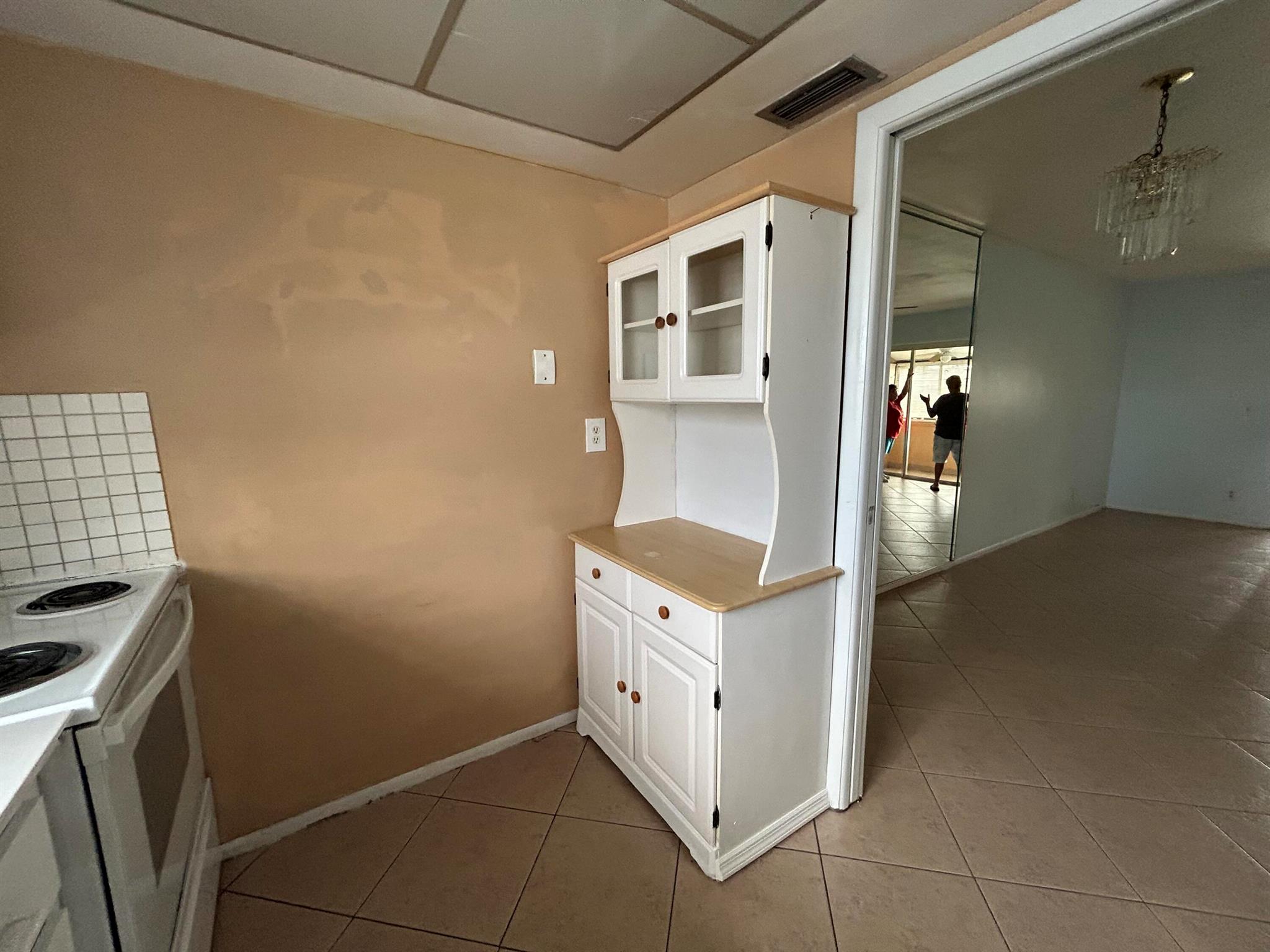 CRESTHAVEN VILLAS 14 CONDO - Residential