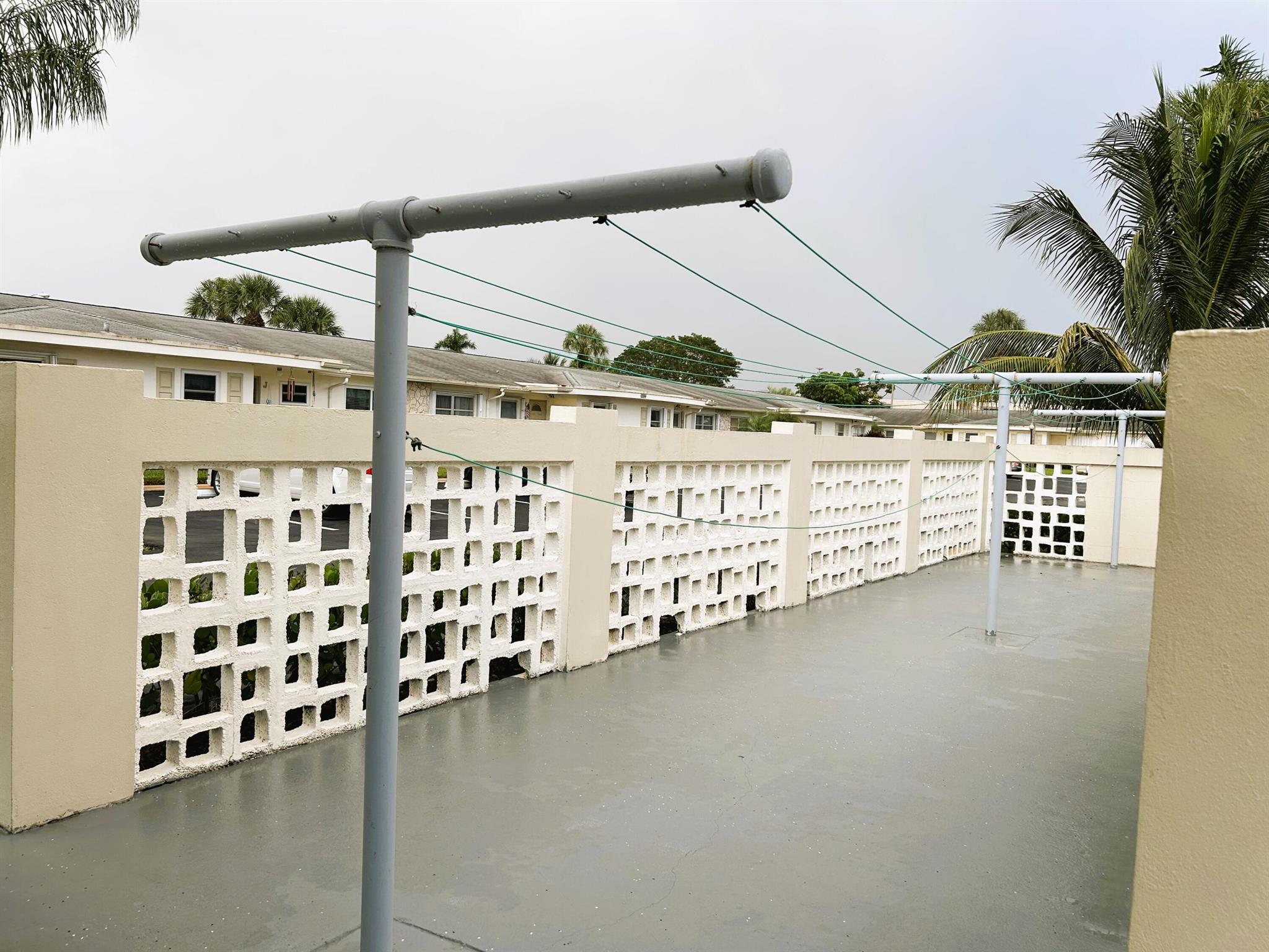 CRESTHAVEN VILLAS 14 CONDO - Residential