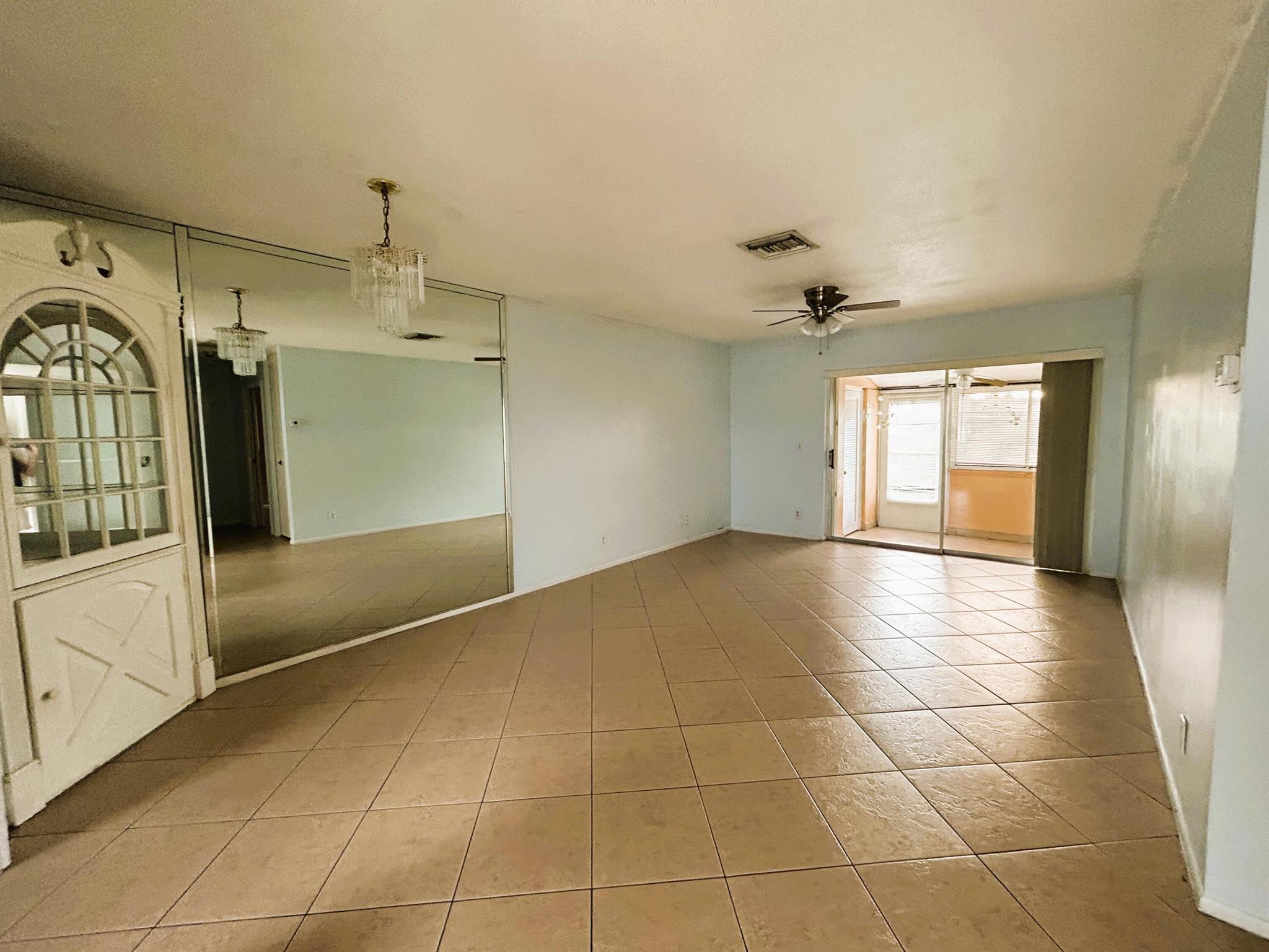 CRESTHAVEN VILLAS 14 CONDO - Residential