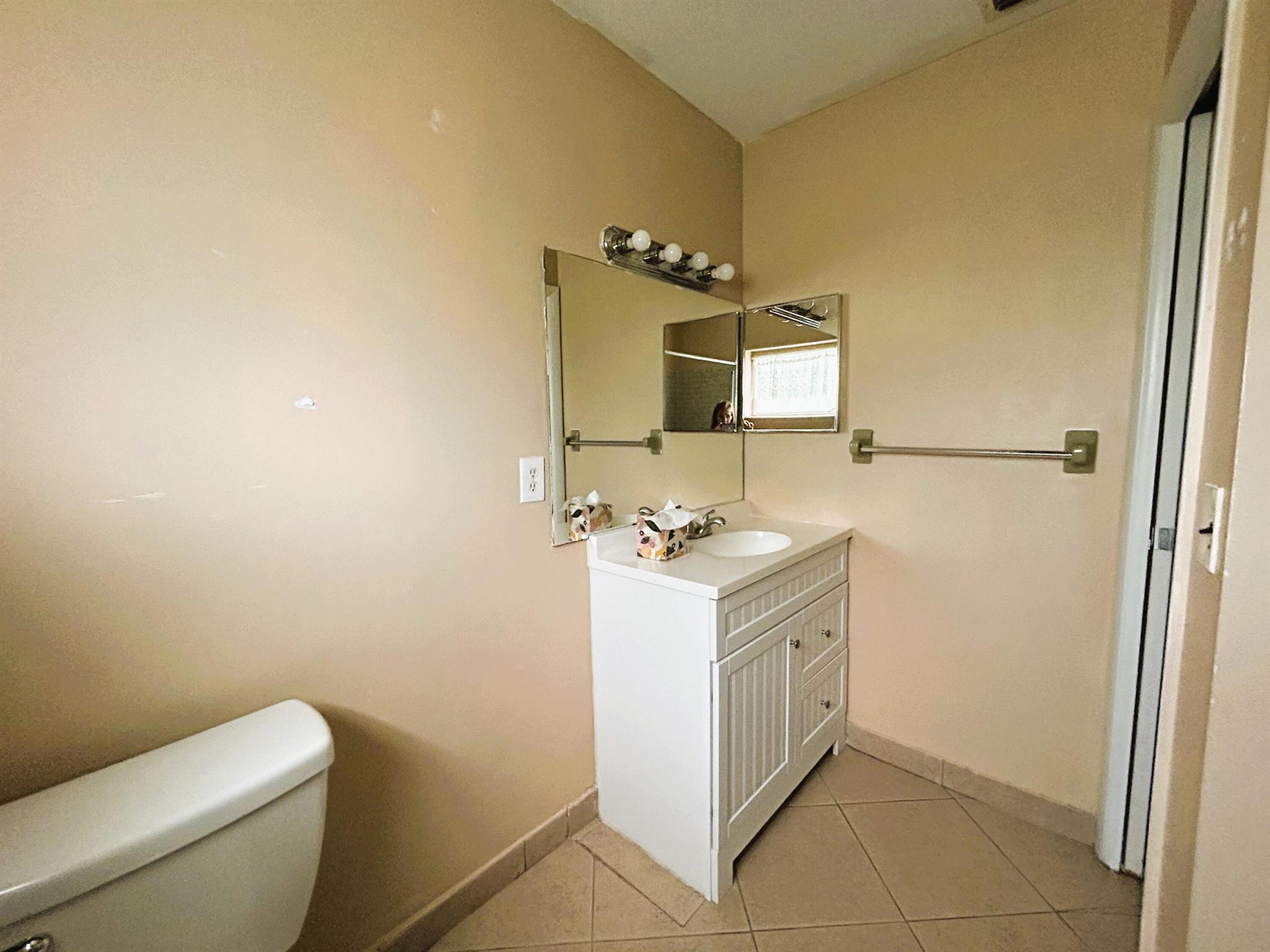 CRESTHAVEN VILLAS 14 CONDO - Residential