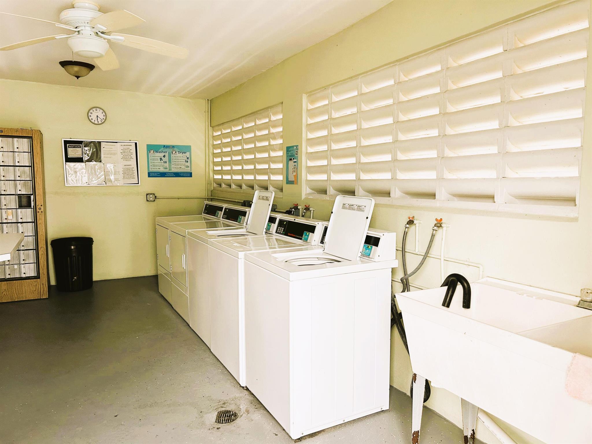 CRESTHAVEN VILLAS 14 CONDO - Residential