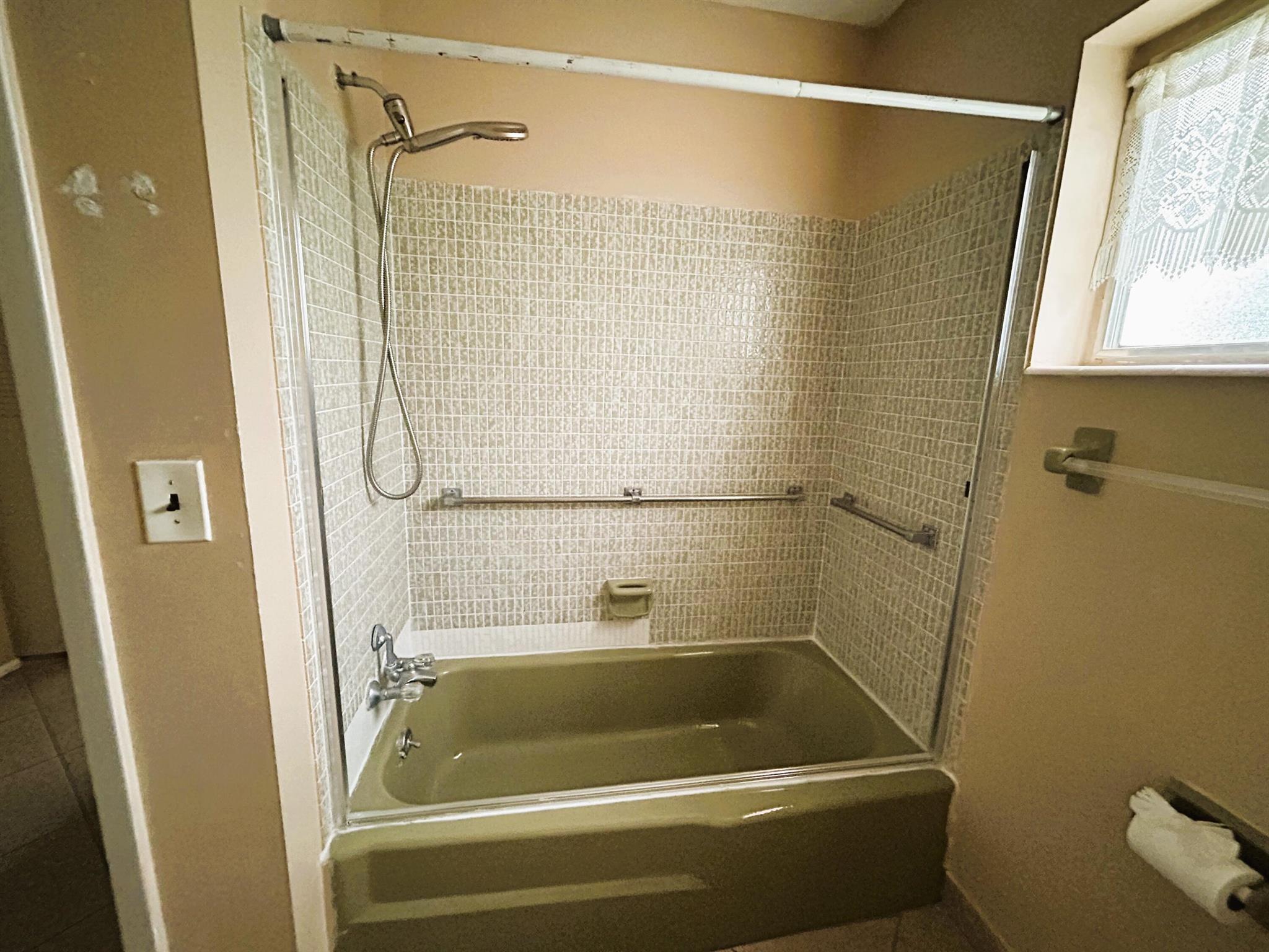 CRESTHAVEN VILLAS 14 CONDO - Residential