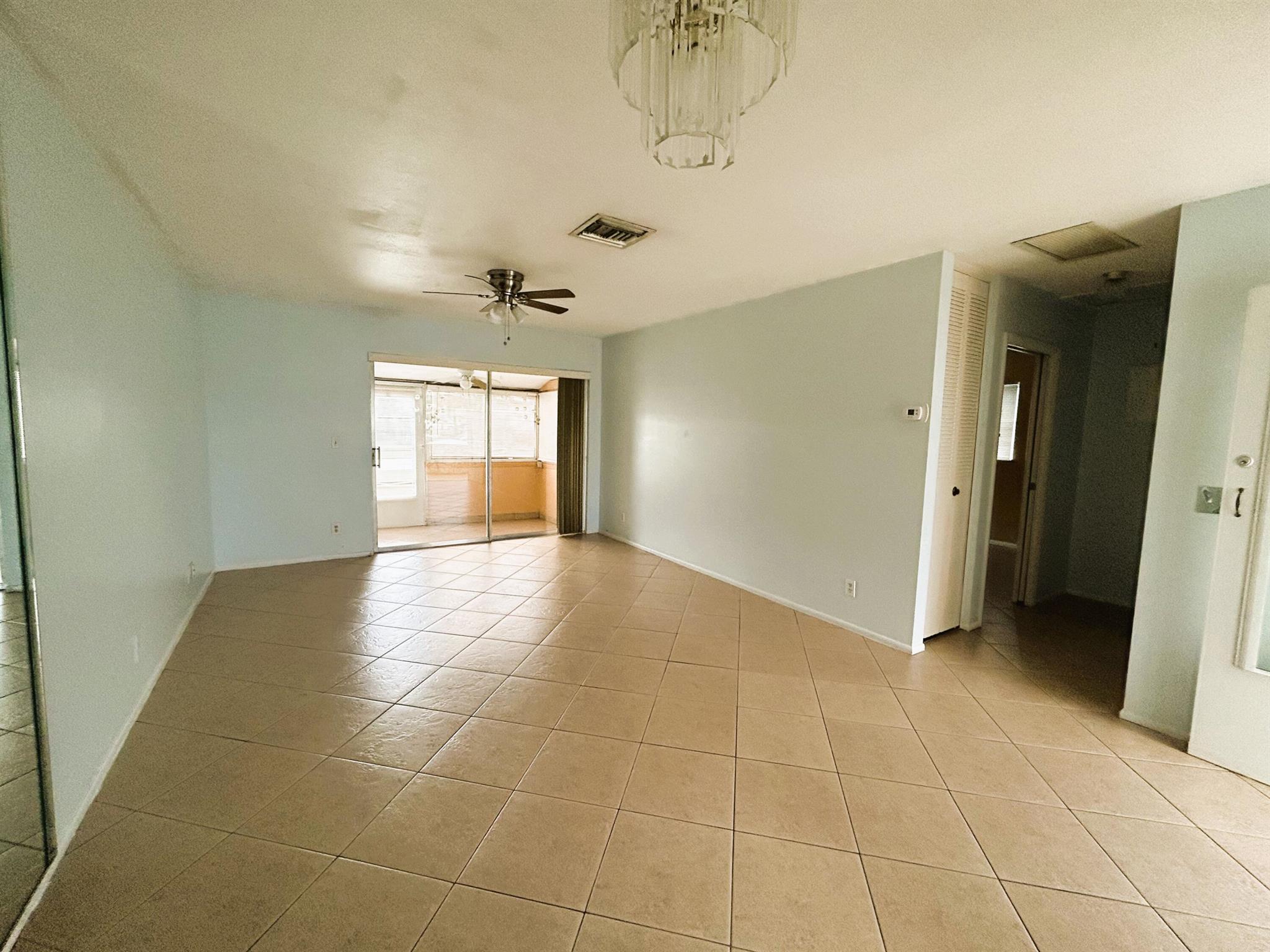 CRESTHAVEN VILLAS 14 CONDO - Residential