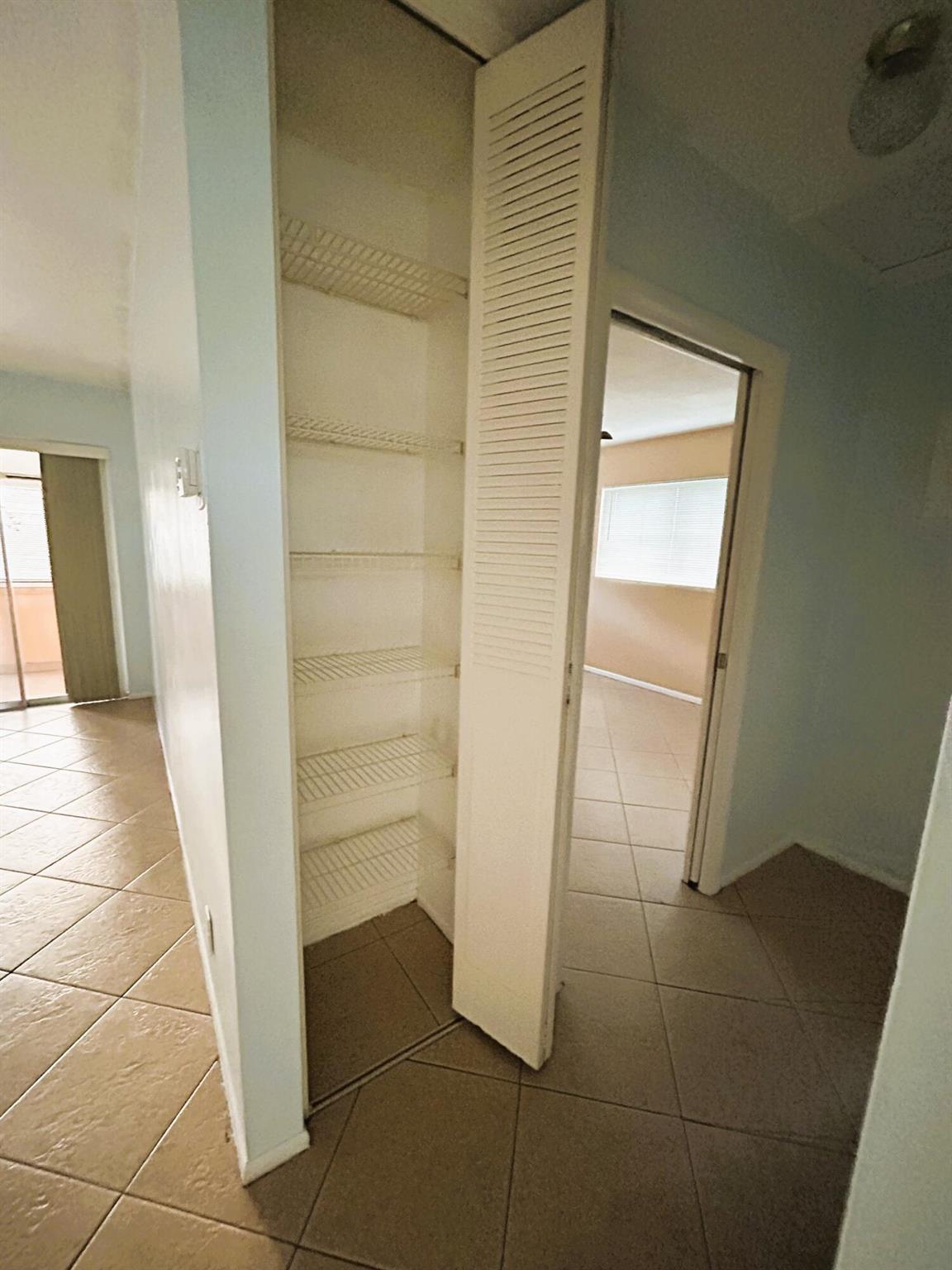 CRESTHAVEN VILLAS 14 CONDO - Residential