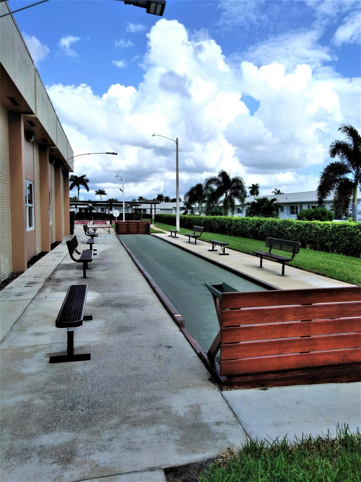 CRESTHAVEN VILLAS 14 CONDO - Residential