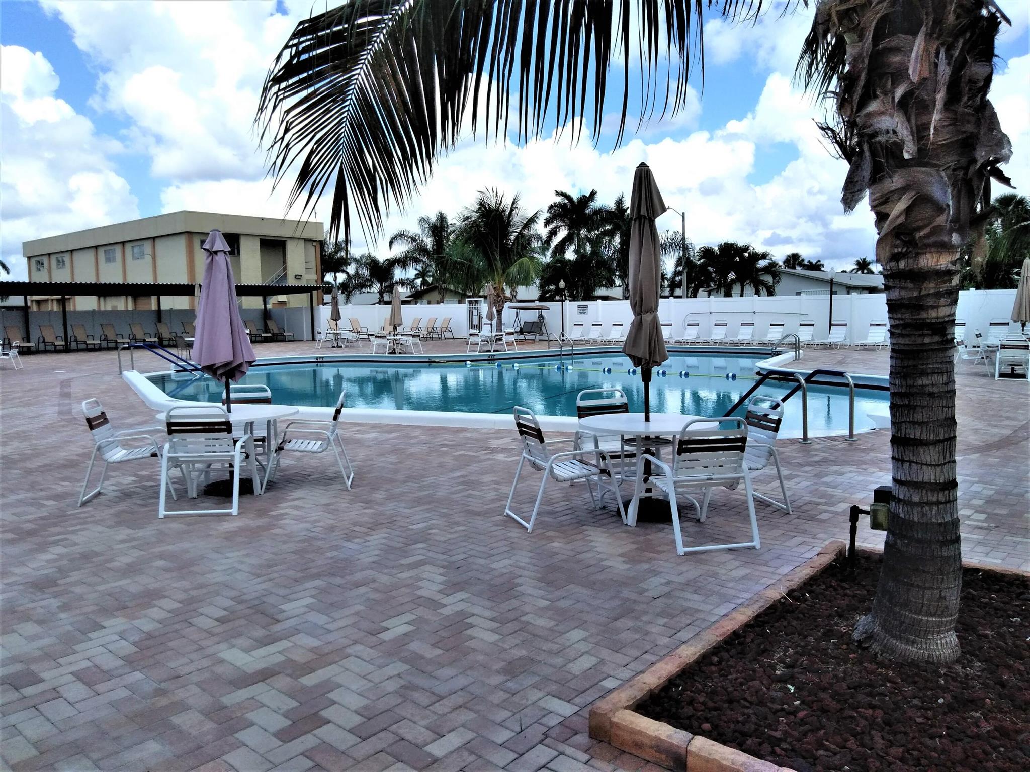 CRESTHAVEN VILLAS 14 CONDO - Residential