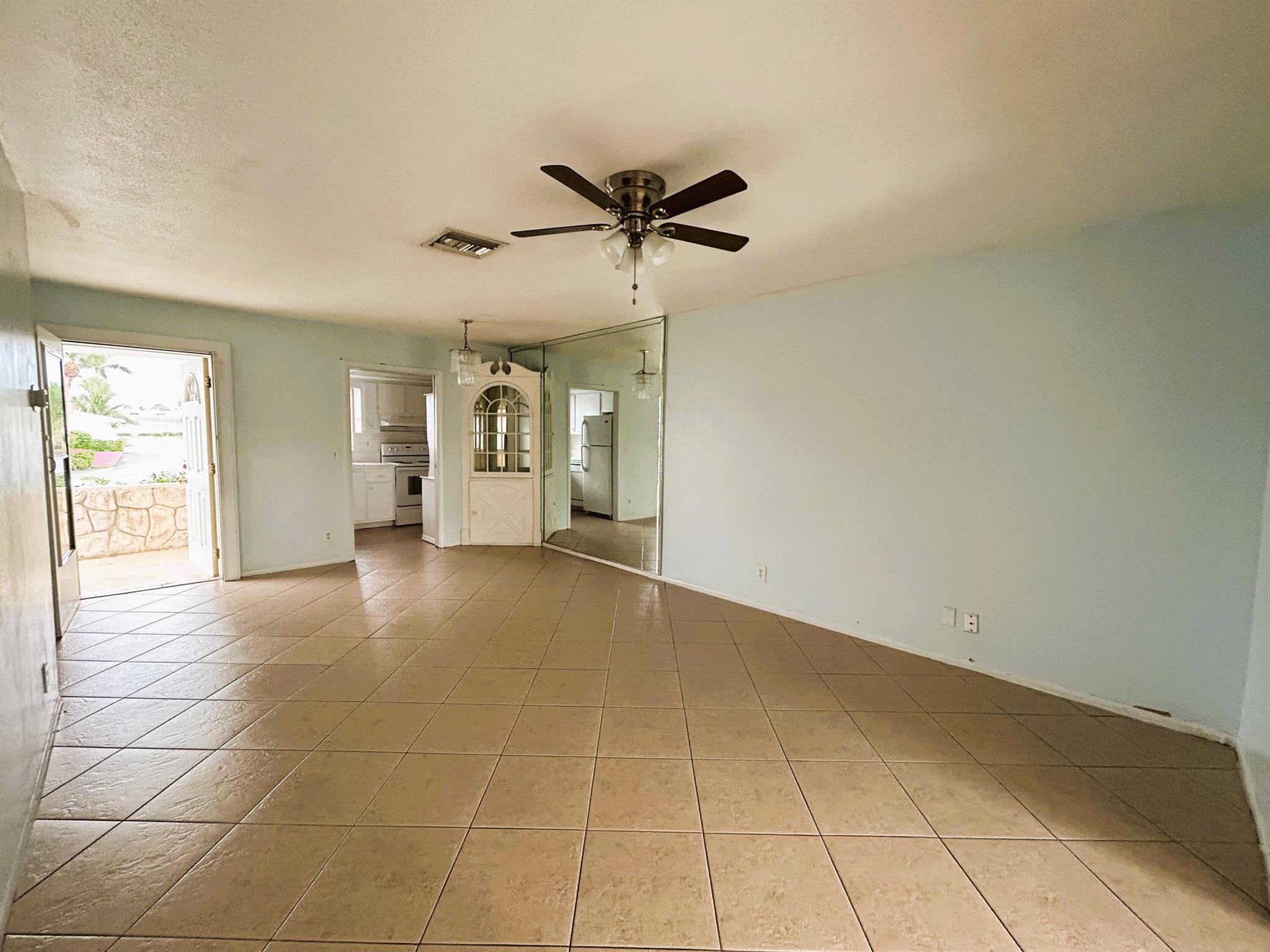 CRESTHAVEN VILLAS 14 CONDO - Residential