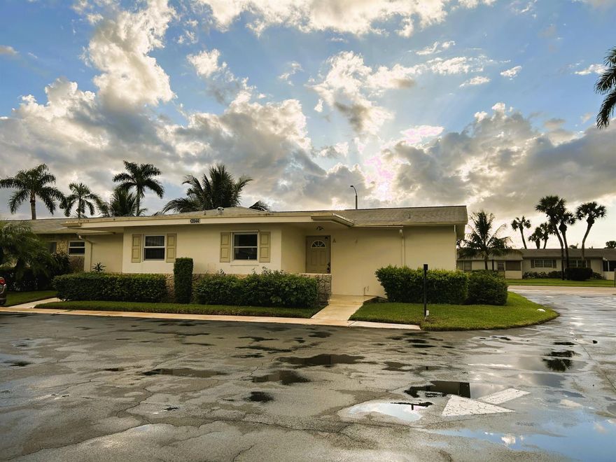 Charming 1 bedroom CORNER VILLA in the Crosley section of the Cresthaven Villas.  Tile Flooring throughout. Newer bathroom vanity. A/C 2011. Screened/enclosed porch  as well as a patio for BBQ's to enjoy the Florida weather. Large storage closet along with a utility closet and linen closet.  Common laundry just a few steps away with your own dedicated laundry time and clothes line. Low monthly maintenance of $277 includes water and cable The community offers a resort style HEATED SWIMMING POOL, clubhouse, manager on site, billiards, bocce, shuffleboard, library, planned activities and more. Close to beaches, medical and shopping. Don't miss out on this one. come join the fun!!!